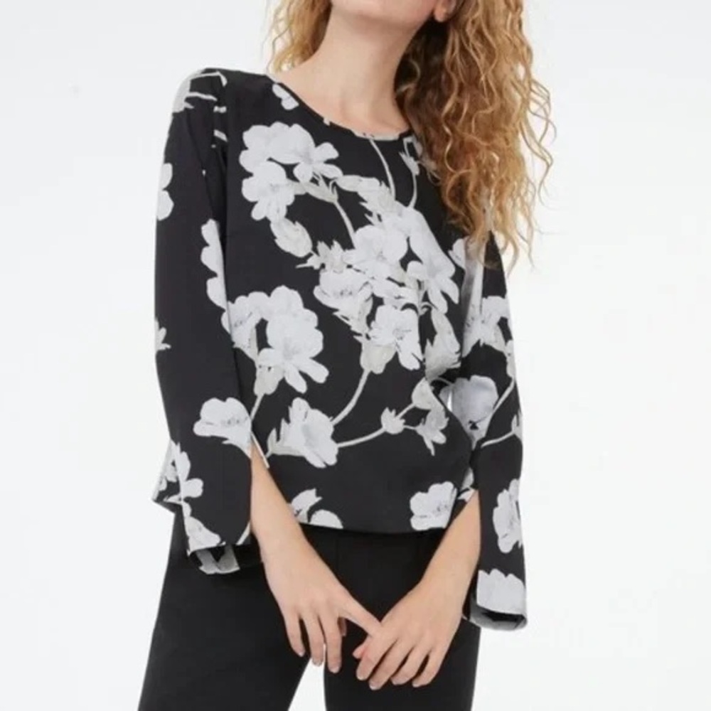 Club Monaco Black and White Boxy Long Sleeve Floral Blouse, PTP 18, size XS